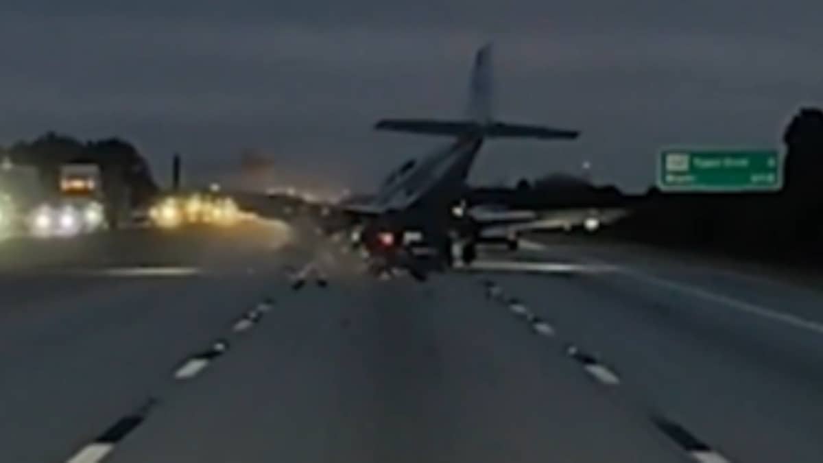 Dashcam Captures Terrifying Moment Plane Crash‑Lands on Florida Highway Viral News