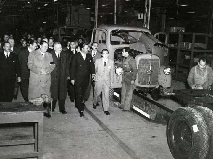 Mercedes Benz Camiones y Buses se despidió de la planta de La Matanza después de 74 años