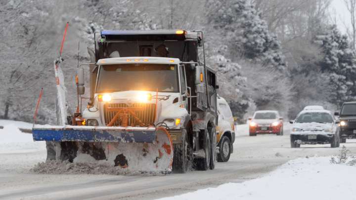 Snow expected to make morning commute slippery along I