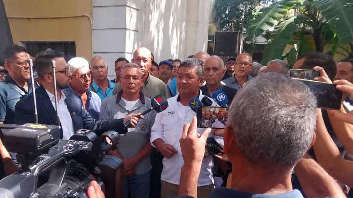 Transportistas demandan tarifas vinculadas al dólar