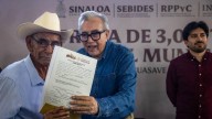 Más de 3 mil familias de Guasave reciben sus títulos de propiedad