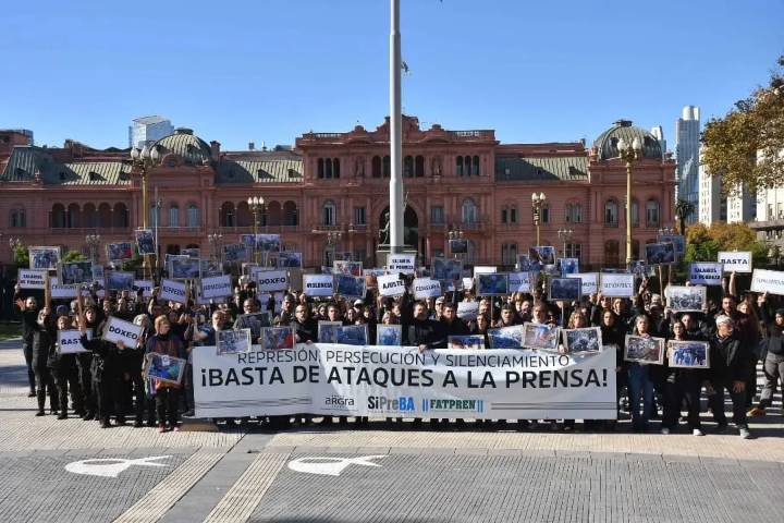 El Gobierno pretende derogar el "Estatuto del Periodista": denuncian que se trata de un "ataque directo" al sector