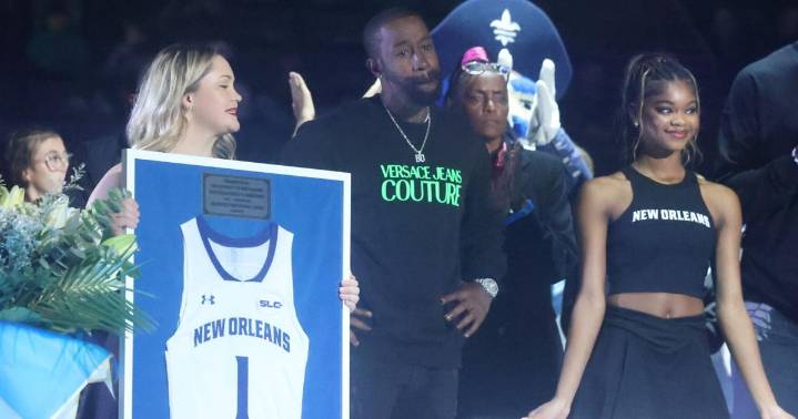 UNO's all-time leading scorer honored at halftime of men's basketball game vs. HCU