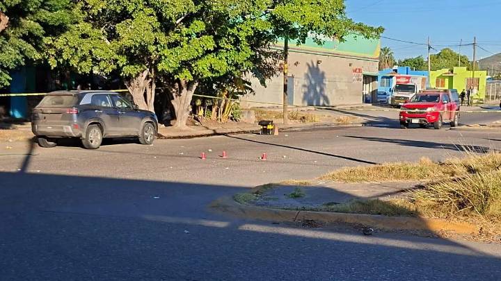 Hallan camioneta con casquillos percutidos en el fraccionamiento Santa Fe, al sur de Mazatlán
