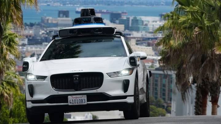 San Francisco woman gives birth in a Waymo self