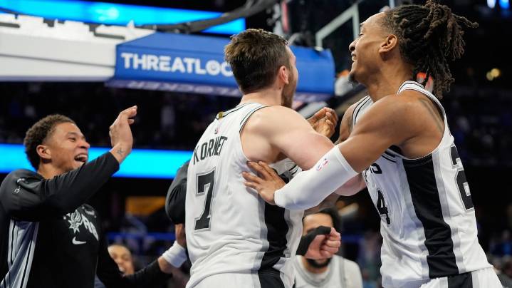Kornet blocks Wagner's last-second layup as Spurs hold off Magic, 114