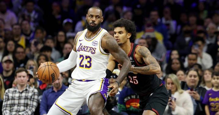 LeBron James crowns himself King after sparking Lakers' late surge in win over 76ers