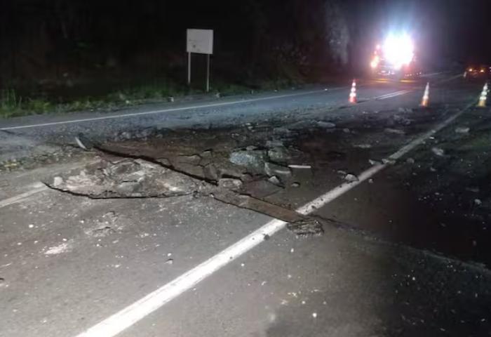 Explosivo obliga al cierre total de la vía Pacífico Tres entre Antioquia y Caldas