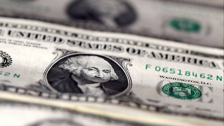 US Dollar Tumbles After Fed Cuts Rates, Powell Comments