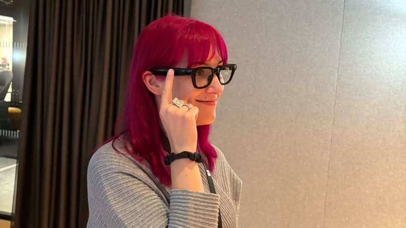 I tried Google’s prototype smart glasses and it almost made me forget about my phone