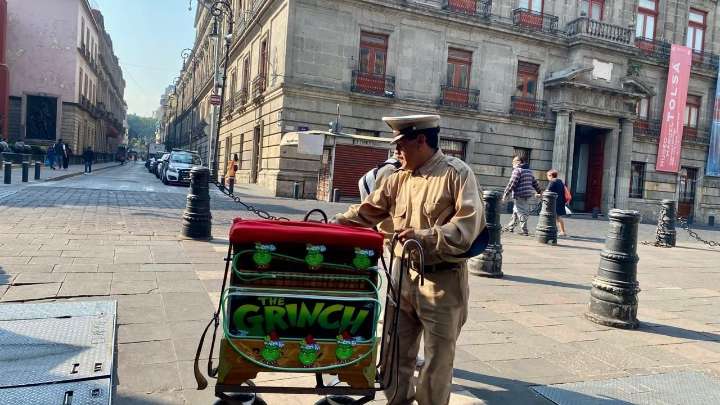 Organilleros en CDMX: tradición centenaria que sobrevive pese a la precariedad