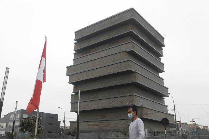 Minedu se pronuncia ante exposición de alumnos con vestimenta femenina en Lambayeque