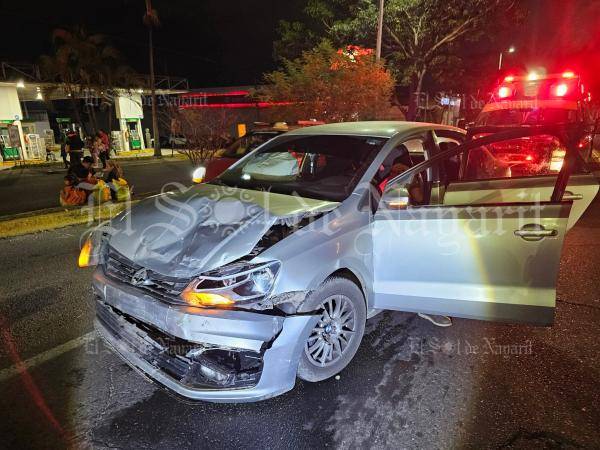 Triple choque deja dos personas heridas en Av. Insurgentes