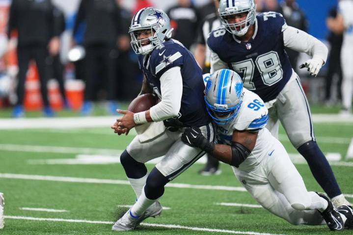 Lions grades: Offense outraces Cowboys, defense forces three turnovers