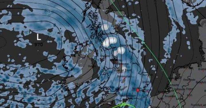 Snow maps turn white as 10 UK counties hit by mega snowfall and showers in hours