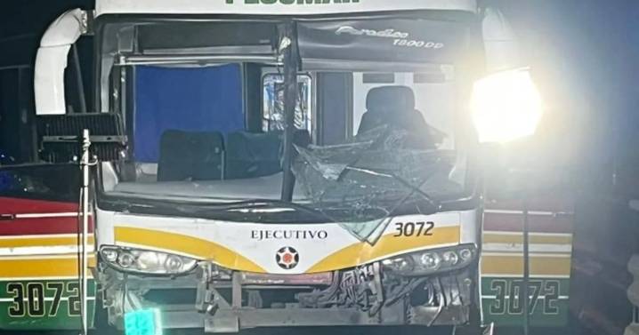 Chocaron tres micros de hinchas de Estudiantes y Verón estalló por la sede de la final ante Racing