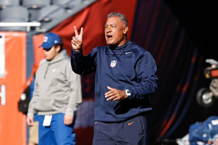 Veteran offensive line coach set to depart Michigan