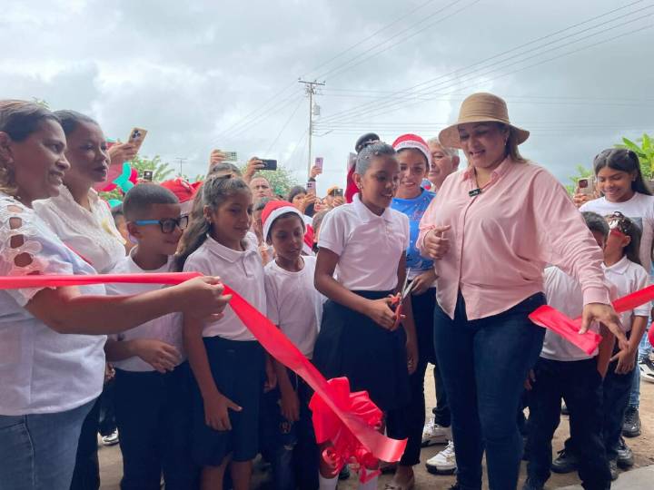 Entregan centro educativo en Chaguaramal