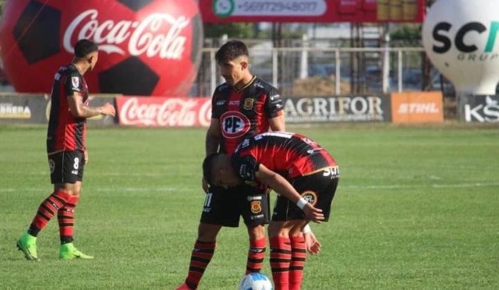 FOTOS. Exjugador de la U anunció que dejaba su club y terminó peleando con hinchas en redes sociales: “Di alguna w... coherente”