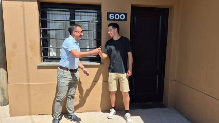 Sorteo anual | La Cámara de Comercio entregó la casa a Cristian Lugones