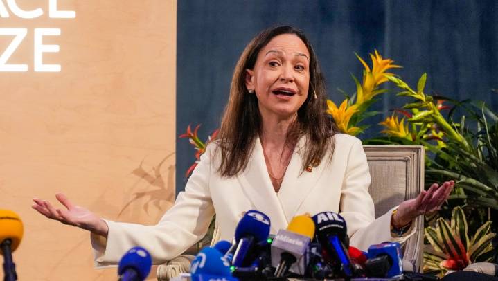 Así salió Corina Machado de Venezuela para llegar a Oslo