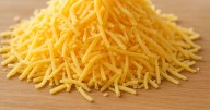 Retiro de queso rallado en EEUU: Qué pasó, qué marcas están involucradas y lo que deben saber los consumidores