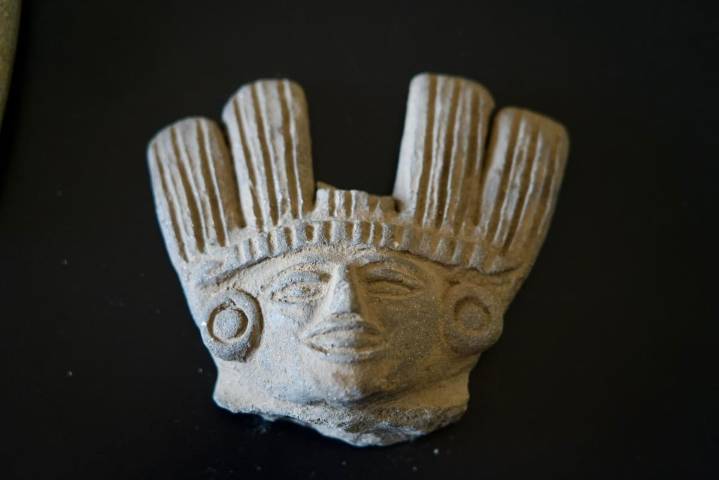 SRE entrega 52 objetos arqueológicos al INAH que fueron sustraídos de manera ilegal del país