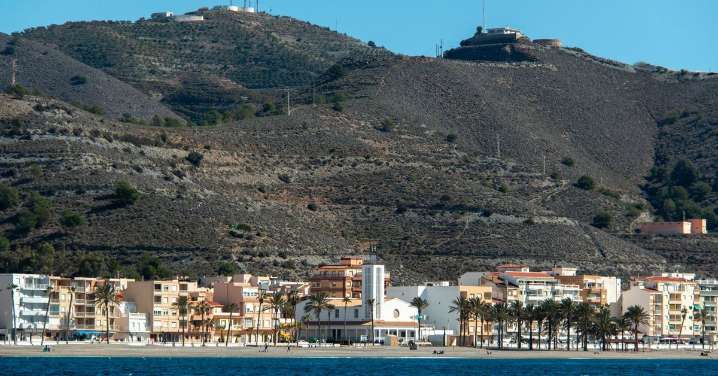 De puerta a puerta haciéndose pasar por empleados del INE: Torrenueva Costa pide a sus vecinos que extremen precauciones