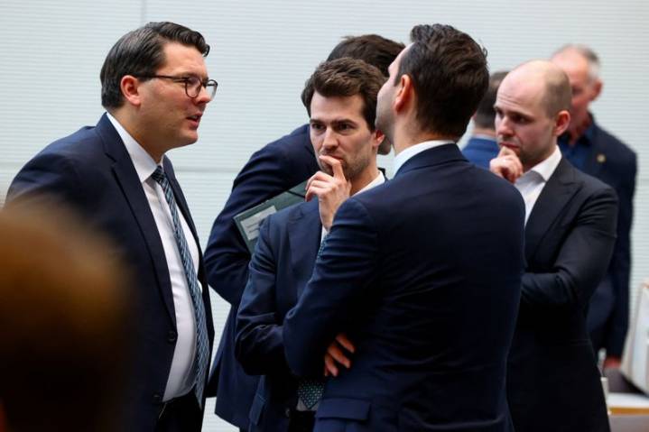 German conservatives pass trial vote on pension reform in win for coalition