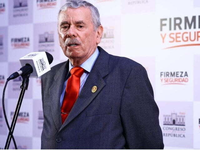 Rospigliosi propone ley para eximir de responsabilidad penal a policías y militares si usan sus armas en protestas