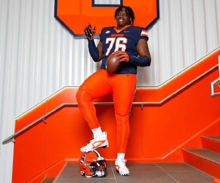 Where did former Syracuse football recruits sign on Wednesday?