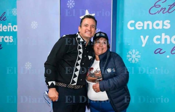 Entrega Bonilla chamarras y pavos a 80 boleros del Centro