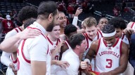Where is UofL basketball in new top-25 polls before game vs. Memphis?