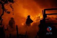 Incendio consumió dos viviendas; una mujer resultó herida