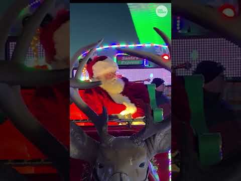 Ride a decked-out holiday train in Chicago this Christmas