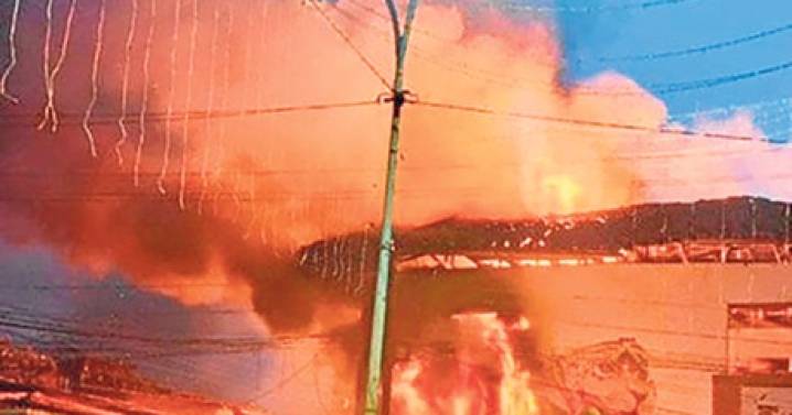 Oleada de ataques en Colombia: explosión de moto bomba, asesinato de policías y hostigamiento