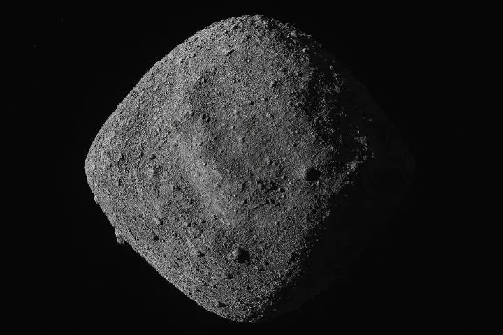 NASA descubre azúcar y “chicle espacial” en el asteroide Bennu, un hallazgo clave para el origen de la vida