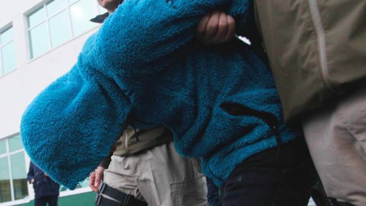 Persecución policial termina con dos detenidos: Uno de ellos estaba prófugo por homicidio