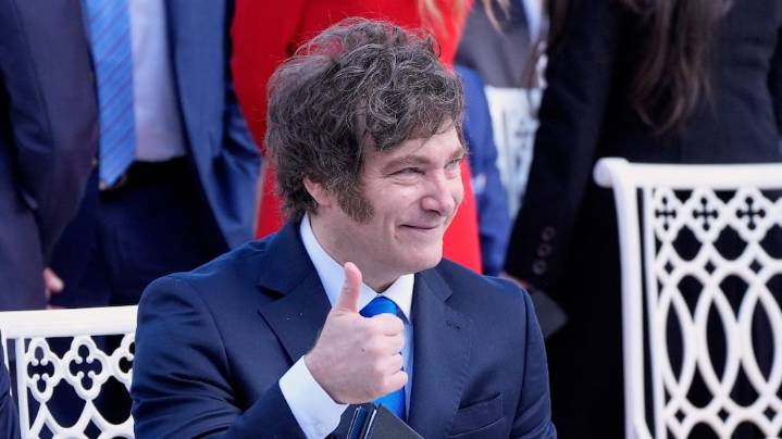 Milei viajará a Londres en 2026 y quiere negociar el levantamiento del veto británico a la compra de armas