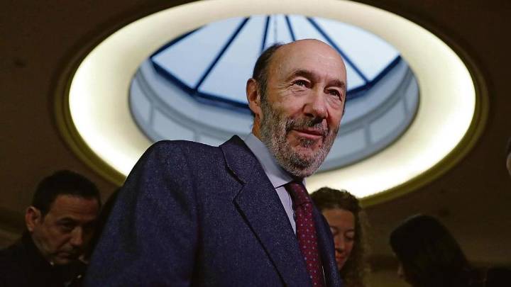 Zapatero y González rememoran la “lealtad” y la talla política de Alfredo Pérez Rubalcaba