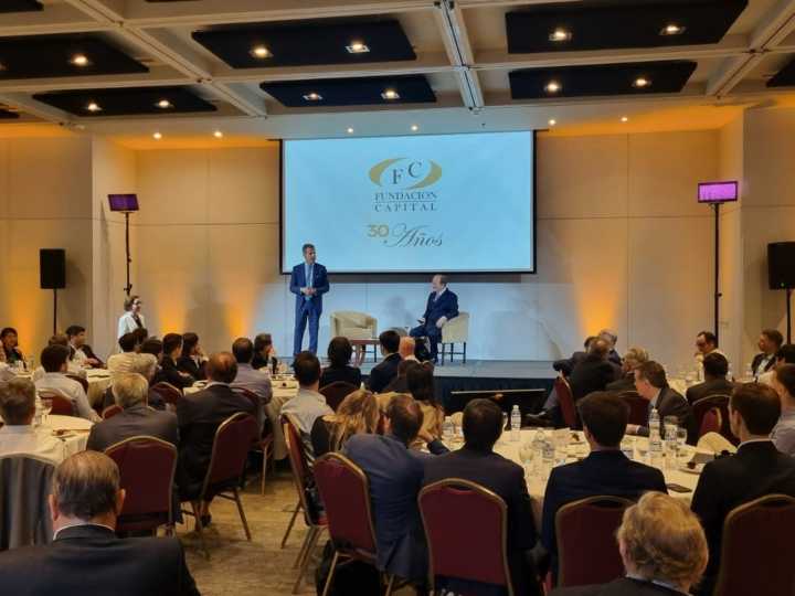 Redrado recomienda acumular reservas para afrontar "una posible salida de capitales"