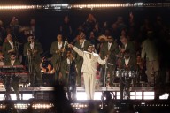 Bad Bunny pone toque tropical a fans locales y extranjeros en primer concierto en México