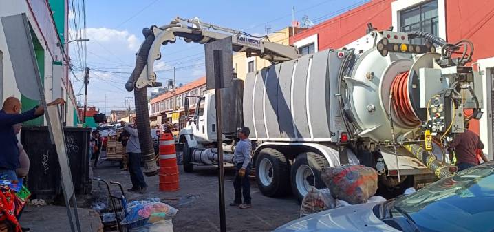 Acciones de mantenimiento sanitario en el mercado municipal Cosme del Razo