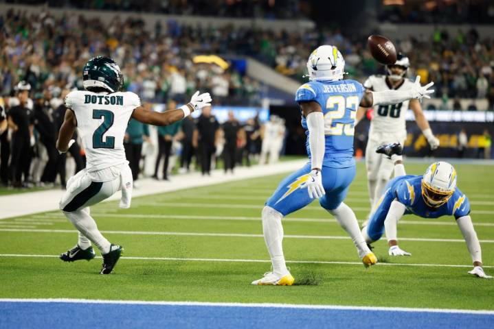 Chargers' Dicker kicks winning field goal, Jefferson's interception seals 22
