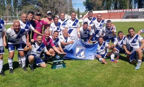 Brown campeón de la Liga Nacional de Clubes Senior +48