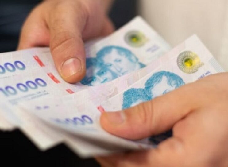 Clase media en alerta: más de la mitad usa ahorros o se endeuda