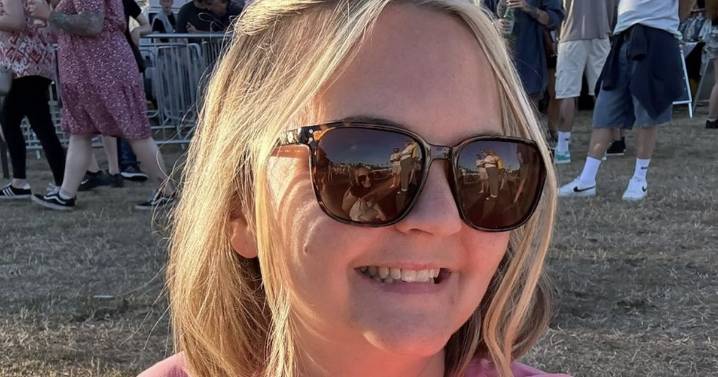 People divided as woman puts up sign naming neighbour after dog row