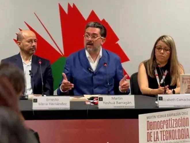 “Democratización de la Tecnología” inspira debate en la FIL Guadalajara sobre la brecha digital en México