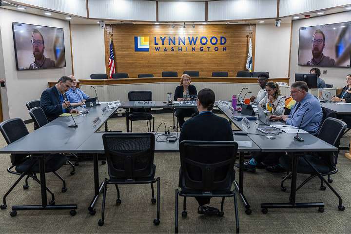 Lynnwood approves fee increases for permit services, business licenses