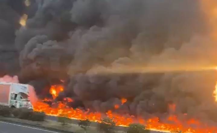 Beed News: Speeding Diesel Tanker Catches Fire Near Kolwadi, Panic on Highway